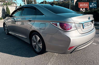 Седан Hyundai Sonata 2013 в  фото 3 Седан Hyundai Sonata 2013 в