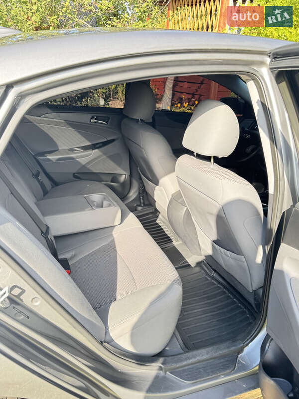 Седан Hyundai Sonata 2012 в Прилуках