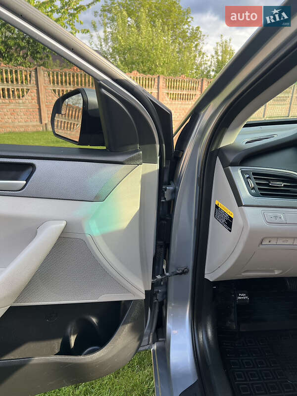 Седан Hyundai Sonata 2015 в Глобине