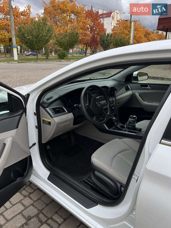 Седан Hyundai Sonata 2016 в Калуше