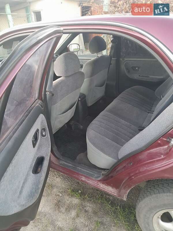 Седан Hyundai Sonata 1995 в Рава-Руській