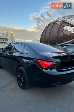 Седан Hyundai Sonata 2012 в  фото 3 Седан Hyundai Sonata 2012 в