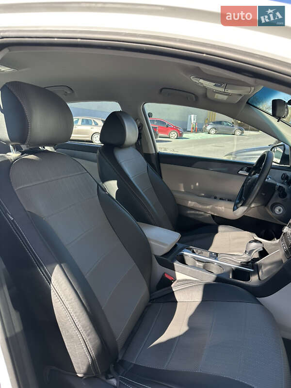 Седан Hyundai Sonata 2016 в Львове