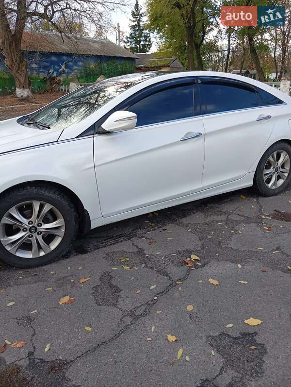 Седан Hyundai Sonata 2010 в Новоархангельске