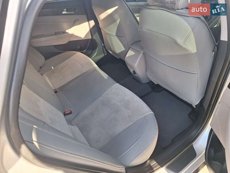 Седан Hyundai Sonata 2016 в Первомайске