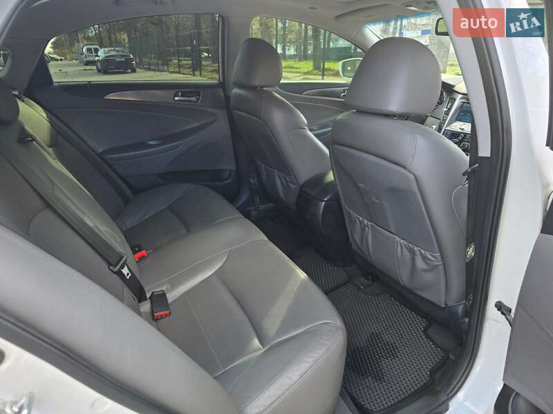 Седан Hyundai Sonata 2014 в Ровно
