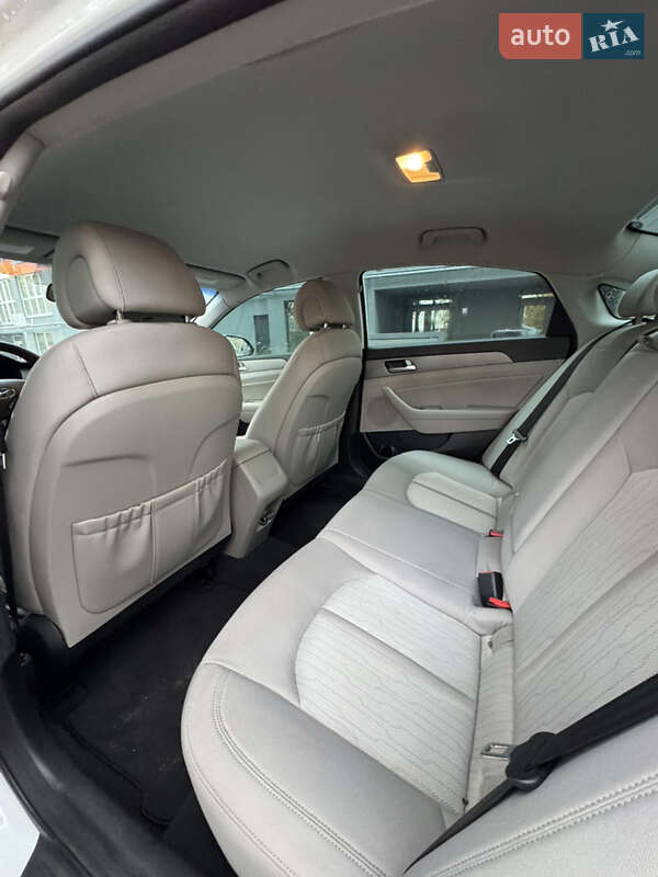 Седан Hyundai Sonata 2015 в Чернігові