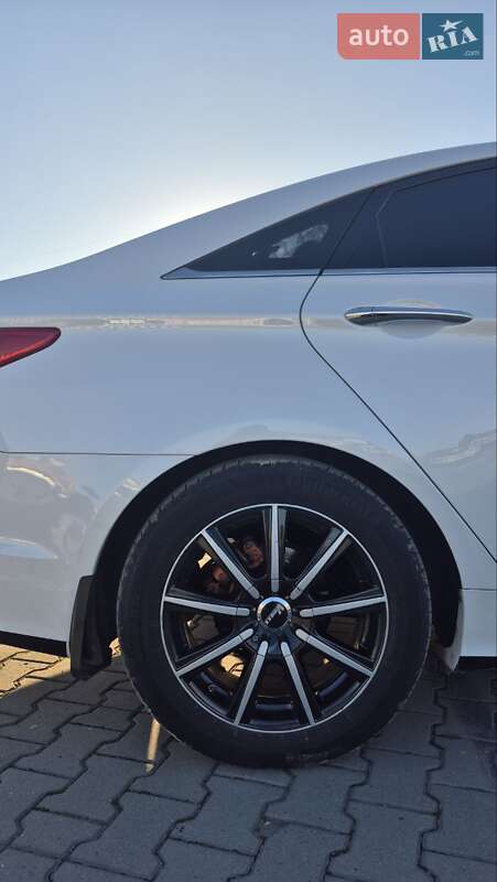 Седан Hyundai Sonata 2011 в Черновцах