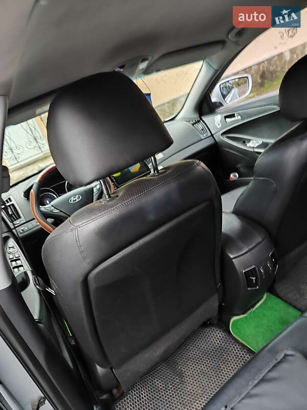 Седан Hyundai Sonata 2013 в Славянске фото Седан Hyundai Sonata 2013 в Славянске