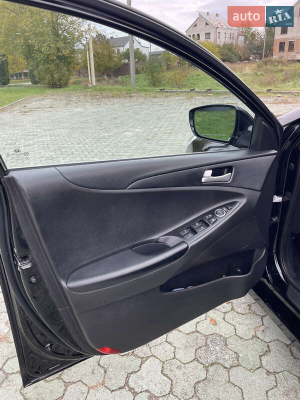 Седан Hyundai Sonata 2014 в Дубно