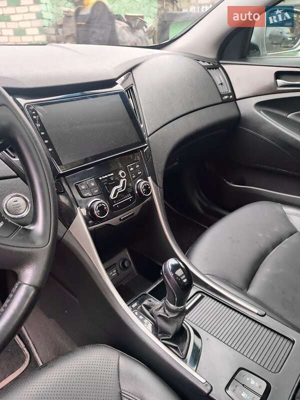 Седан Hyundai Sonata 2012 в Першотравенске