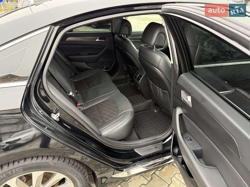 Седан Hyundai Sonata 2016 в Ужгороде