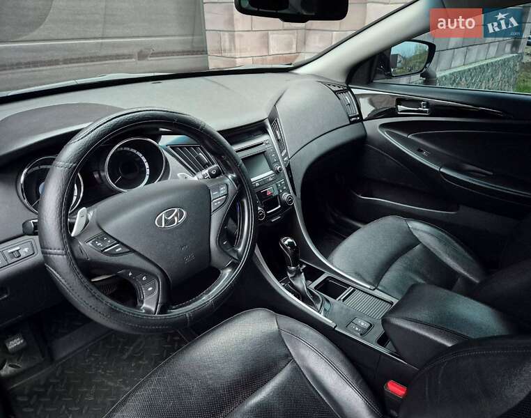 Седан Hyundai Sonata 2013 в Богуславе