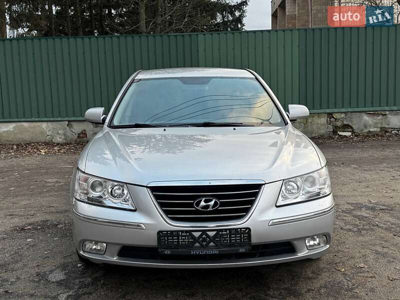 Седан Hyundai Sonata 2009 в Ахтырке