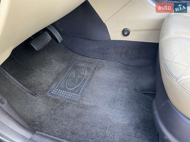 Седан Hyundai Sonata 2009 в Днепре