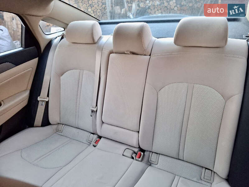 Седан Hyundai Sonata 2015 в Горишних Плавнях