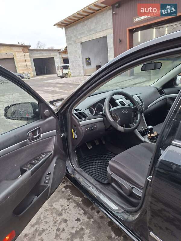 Седан Hyundai Sonata 2009 в Корце