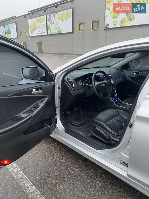 Седан Hyundai Sonata 2013 в Гатне фото 10 Седан Hyundai Sonata 2013 в Гатне