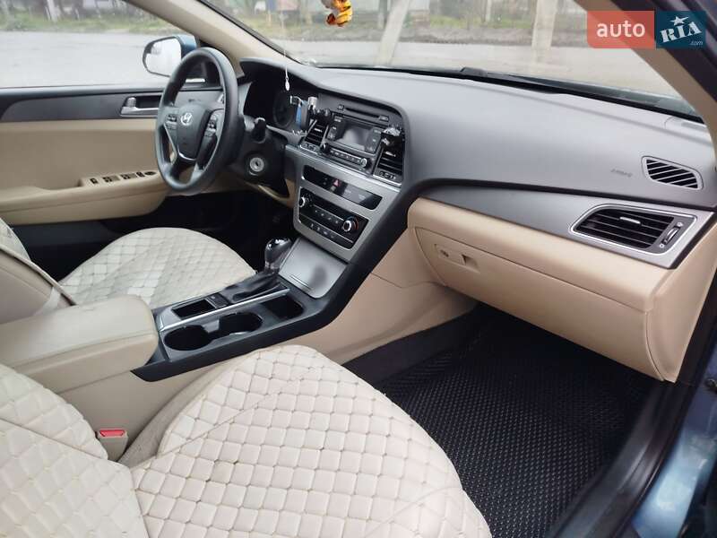 Седан Hyundai Sonata 2016 в Почаеве