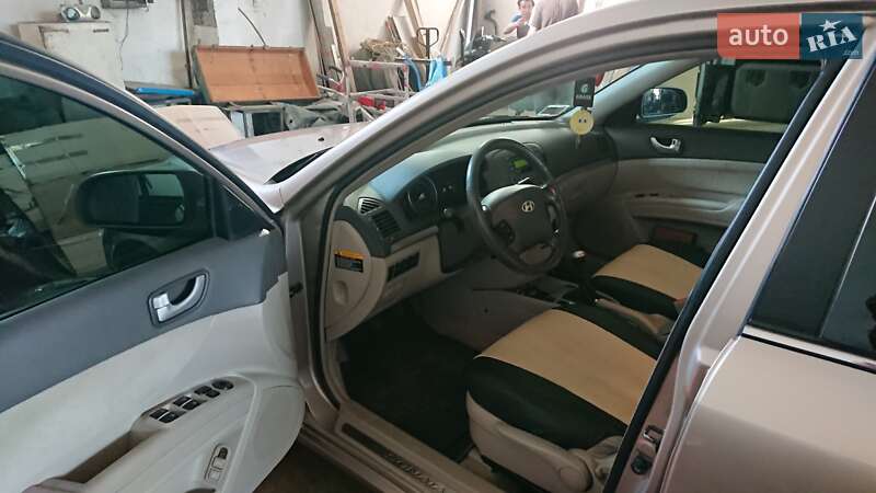 Седан Hyundai Sonata 2006 в Калуше