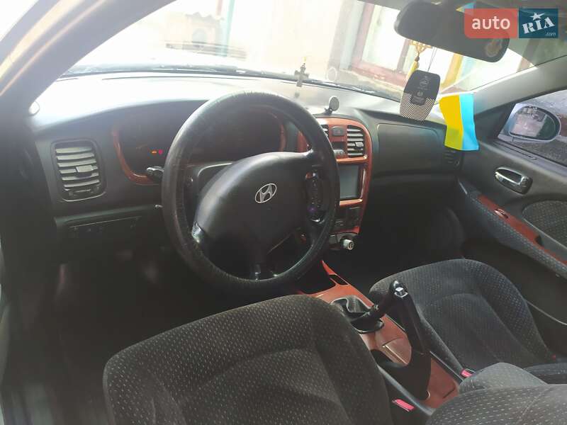 Седан Hyundai Sonata 2004 в Южному