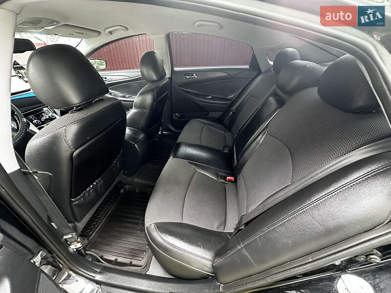 Седан Hyundai Sonata 2011 в Сторожинце