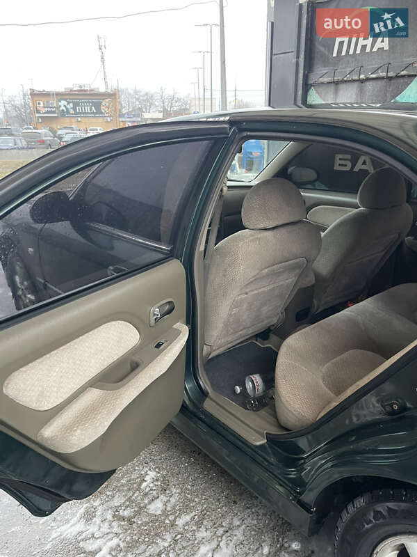 Седан Hyundai Sonata 2004 в Николаеве