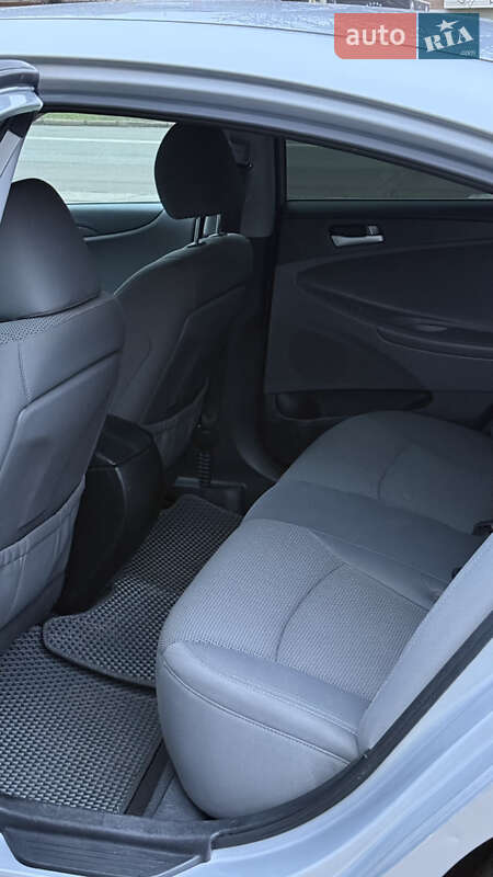 Седан Hyundai Sonata 2013 в Коростене