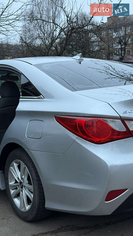 Седан Hyundai Sonata 2013 в Коростене