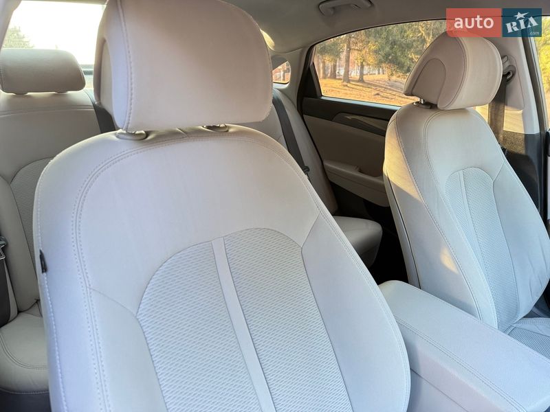 Седан Hyundai Sonata 2016 в Ровно