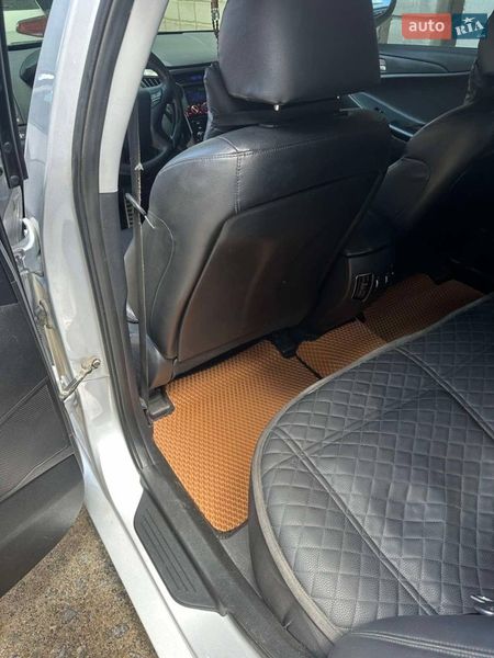 Седан Hyundai Sonata 2013 в Гайсину