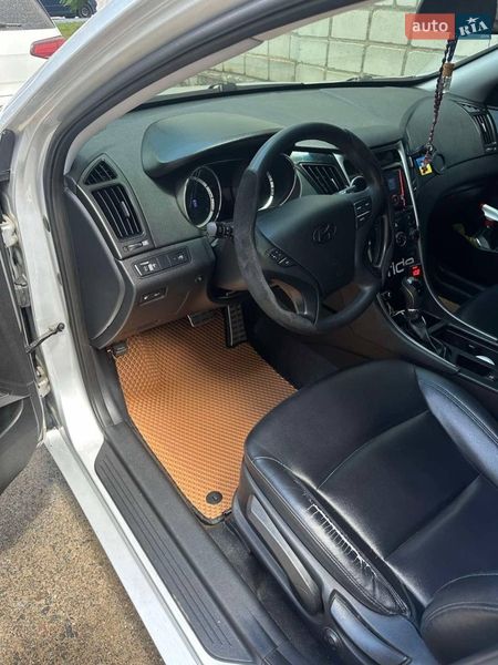 Седан Hyundai Sonata 2013 в Гайсину