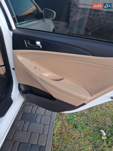 Седан Hyundai Sonata 2012 в Коростышеве