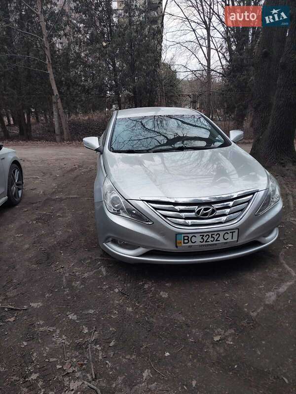 Hyundai Sonata 2012