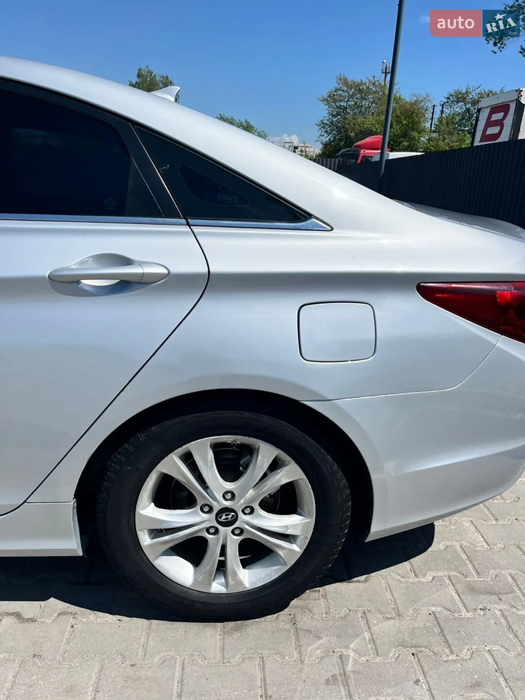 2010 Hyundai Sonata - мініатюра 17