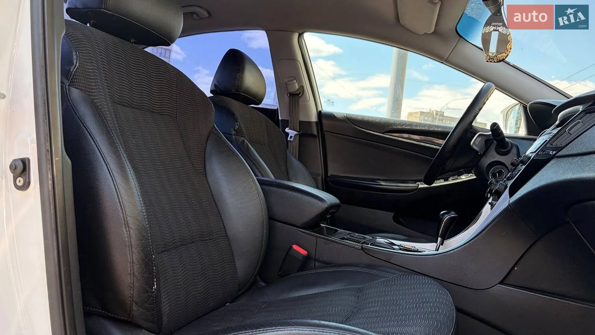 2011 Hyundai Sonata - мініатюра 12