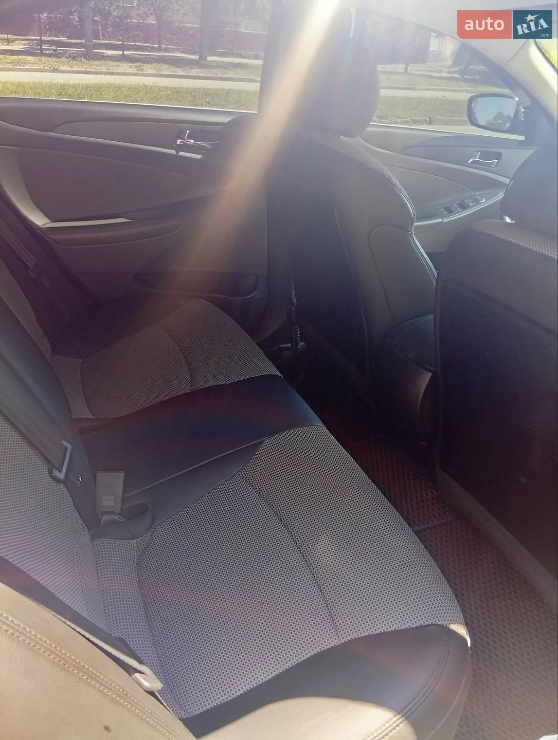 2013 Hyundai Sonata - мініатюра 16