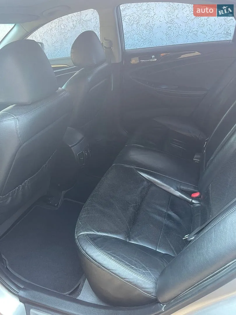 2010 Hyundai Sonata - мініатюра 23