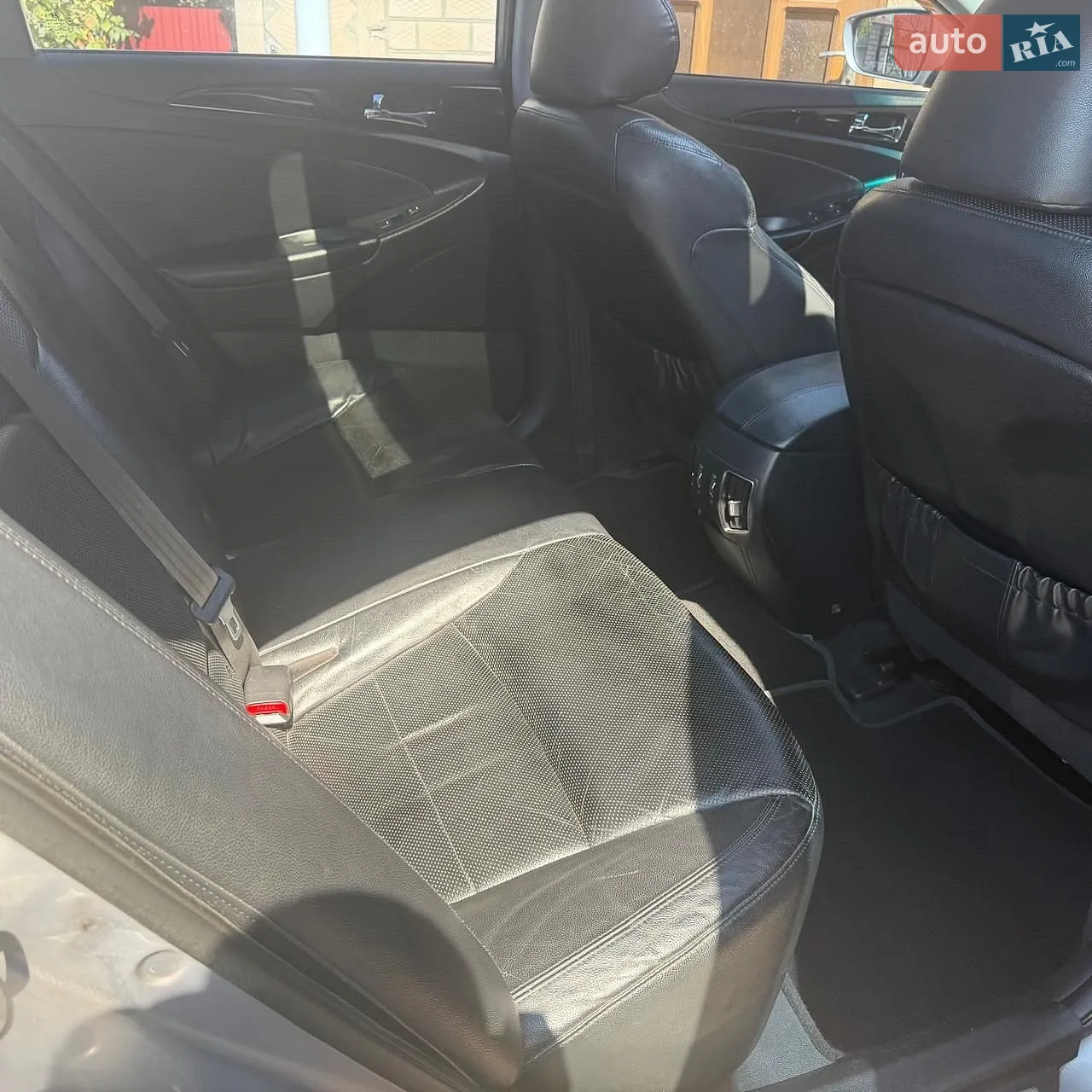2010 Hyundai Sonata - мініатюра 31