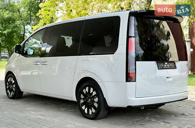 Минивэн Hyundai Staria 2021 в 