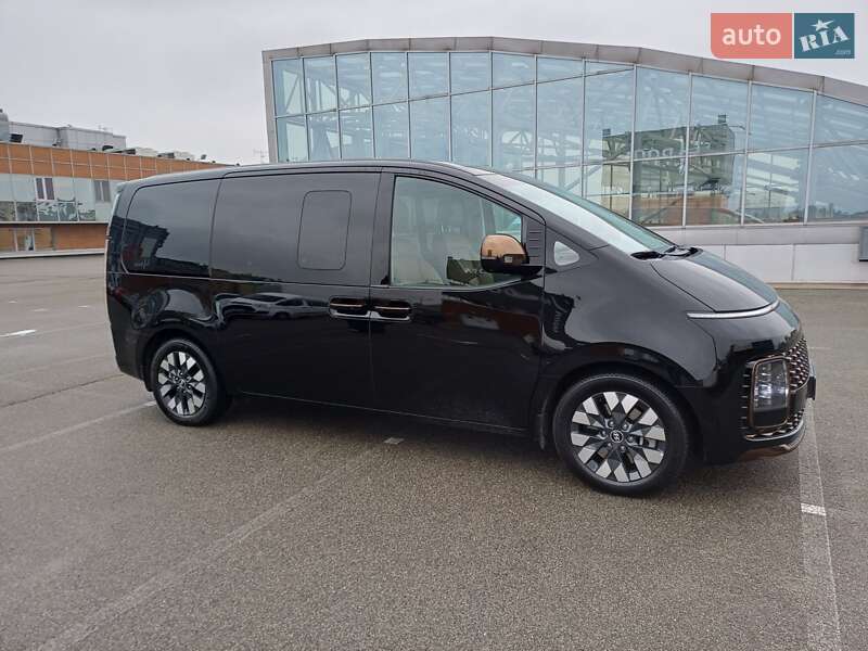 Минивэн Hyundai Staria 2025 в Киеве