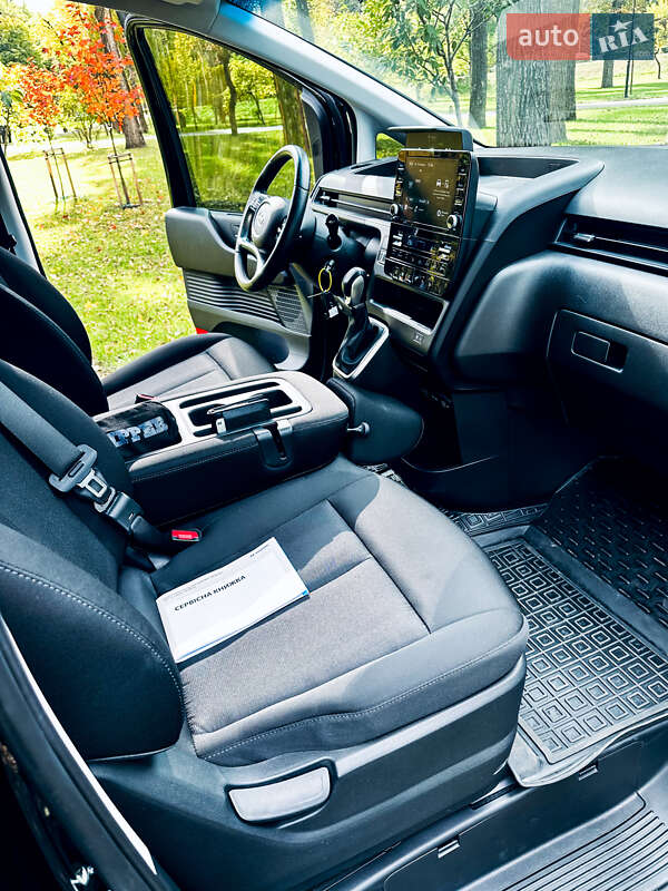 Минивэн Hyundai Staria 2022 в Киеве