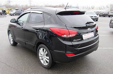 Внедорожник / Кроссовер Hyundai Tucson 2011 в 