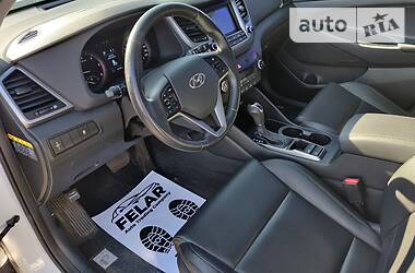 Позашляховик / Кросовер Hyundai Tucson 2015 в 