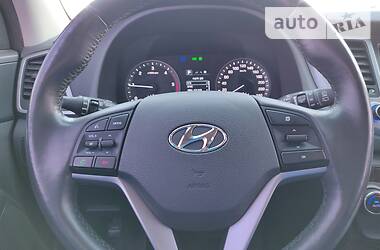 Позашляховик / Кросовер Hyundai Tucson 2015 в 