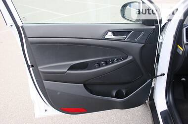Позашляховик / Кросовер Hyundai Tucson 2015 в 