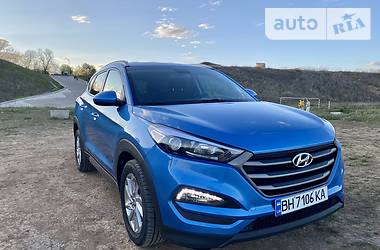 Позашляховик / Кросовер Hyundai Tucson 2015 в 
