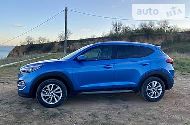 Позашляховик / Кросовер Hyundai Tucson 2015 в 