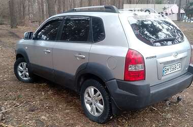 Внедорожник / Кроссовер Hyundai Tucson 2012 в 