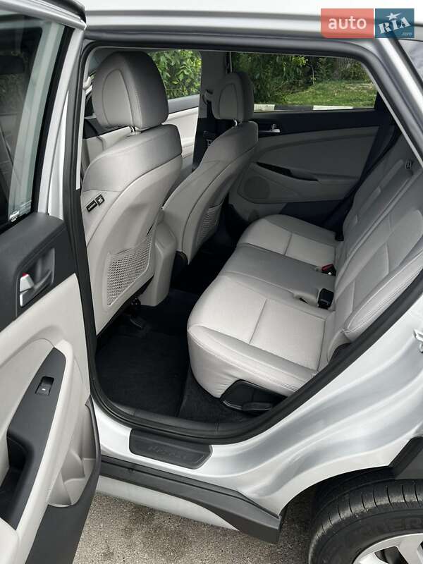 Позашляховик / Кросовер Hyundai Tucson 2017 в Києві